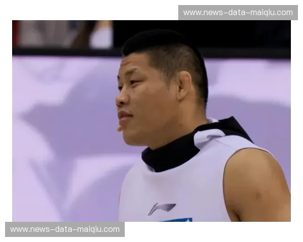 铁拳碰撞篮筐：李景亮与西热力江，这一夜，中国体育的“疯狂”被彻底点燃！